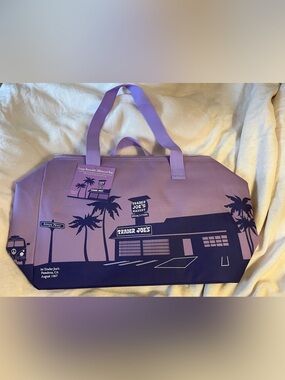 Trader Joe's Large Reusable Insulated bag 💜